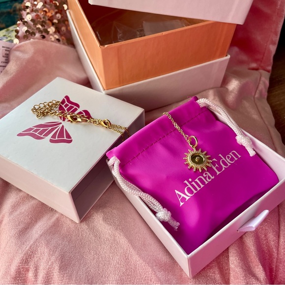 ☀️Pavé Medallion Necklace - Picture 4 of 7